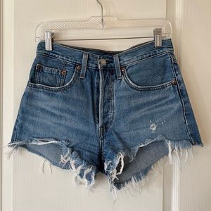 Levi’s 501 shorts size 26